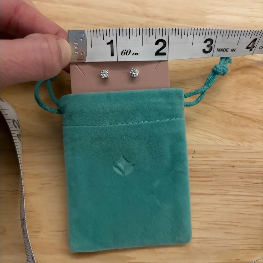 Free shipping! NWT Brilliant Earth 0.5 carat silver lab diamond studs - Picture 5 of 6